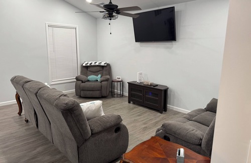 Benton Casa | New construction 3-bedroom home less than 1 mile from Kentucky Lake