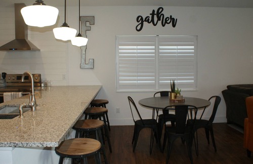 Alta Vista Casa | ¡Nueva construcción! Casa de vacaciones completamente amueblada a minutos de la playa de Siesta Key