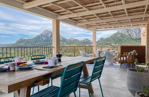 San Pantaleo Apartamento | New, cool, and comfortable apartment in San Pantaleo center with parking space.