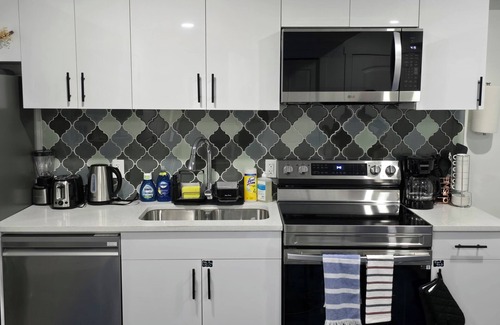 Strathcona County Casa | New Cozy 1 Bedroom Basement