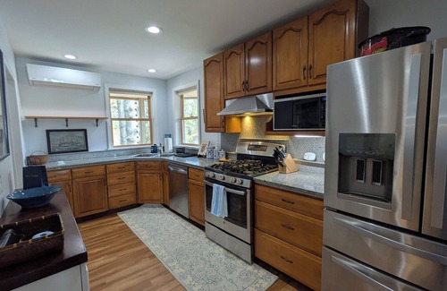 Trenton Cabaña | NEW! Cozy 4-bedroom bayside cottage near Acadia - WIFI, AC, and gorgeous views