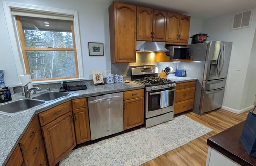 Trenton Cabaña | NEW! Cozy 4-bedroom bayside cottage near Acadia - WIFI, AC, and gorgeous views