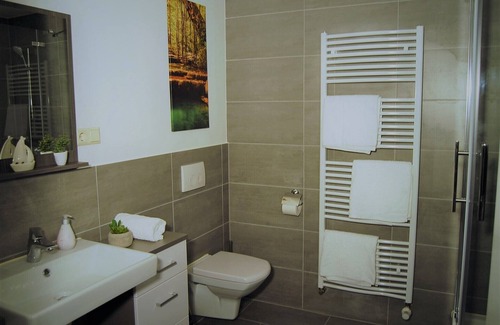Friesenheim Apartamento | Nuevo y acogedor apartamento de 60 metros cuadrados, cerca de Europa-Park, Estrasburgo y la Selva Negra