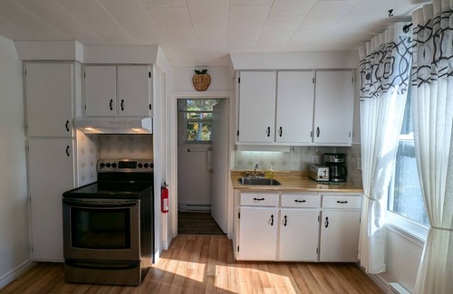Saint-Tite-des-Caps Chalet De Esquí | New! Cozy and friendly chalet with spa & BBQ