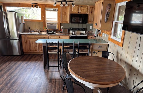 Tomahawk Cabina | New! Cozy Cabin on a Private Island