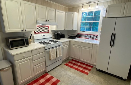 Baldwin City Casa | New! Cozy Cottage Just Blocks From Baker Campus