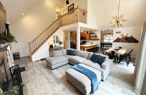 Albrightsville Chalet De Esquí | NEW Cozy Cove 3 BR Pocono Chalet Sleeps 10