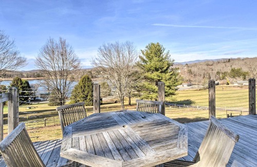 Hayesville Cabaña | NEW! Cozy Hayesville Cottage w/ Lake Views!
