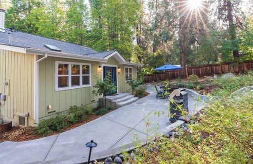 Nevada City Casa | New, Cozy home- walk to downtown!