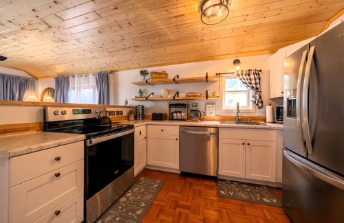 Ottertail Cabina | NEW Cozy Lakeside Retreat, Gorgeous Sunset Views and Firepit!