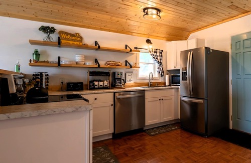 Ottertail Cabina | NEW Cozy Lakeside Retreat, Gorgeous Sunset Views and Firepit!