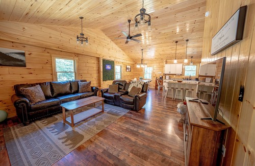North Haverhill Cabina | New Cozy Log Cabin w/ King bed in White Mountains