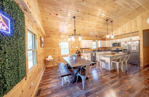 North Haverhill Cabina | New Cozy Log Cabin w/ King bed in White Mountains
