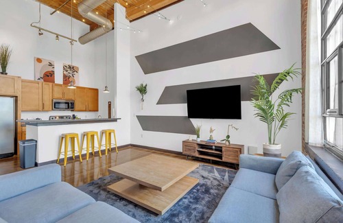 Arcadia Apartamento | NEW! Cozy mill loft w/2 king beds, gym & pool