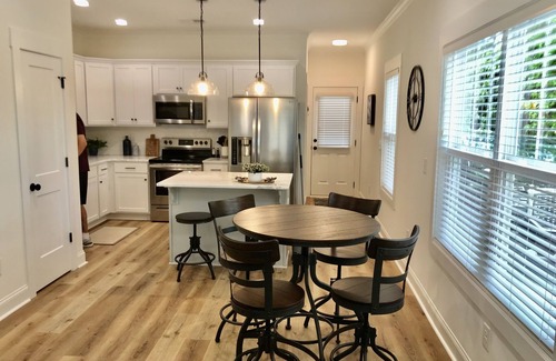 Greenville Casa | New Cozy Townhome Steps to Downtown Greenville