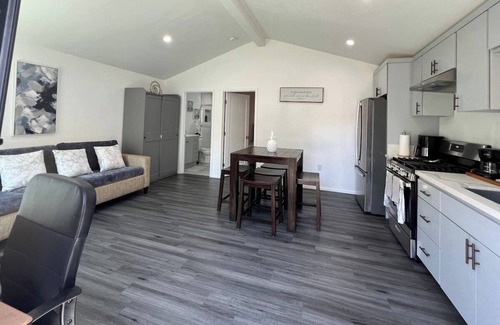 Harbor Gateway South Casa | New, cozy unit with Private outdoor area Fire Pit