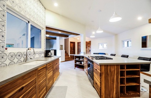 San Juan del Sur Casa | Brand New, Custom Home with Pool & Incredible Views - 3 minute walk to beach!