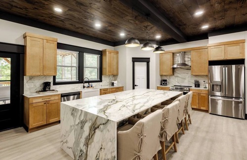 Cadiz Casa | New! Dock! Pool! Hot Tub! Games!