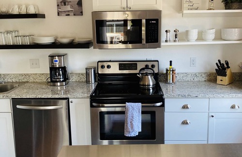 Historic Railroad District Casa | New Downtown 3 Bedroom Upstairs Flat with views