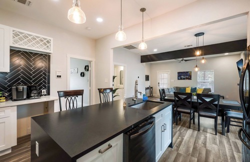 Downtown San Antonio Casa | New! Downtown family getaway!