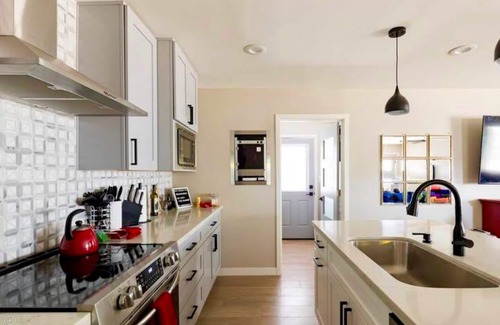 Coronado Casa | New!☆Downtown Oasis☆Pool |Hot Tub |BBQ |Fire Pit