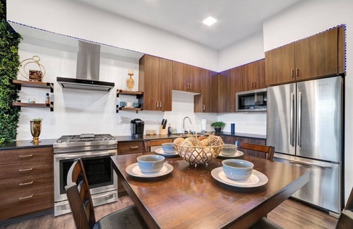 Enterprise Condominio | New! Dream Haus w/ private balcony. 10 minutes to Las Vegas strip