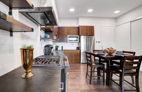 Enterprise Condominio | New! Dream Haus w/ private balcony. 10 minutes to Las Vegas strip