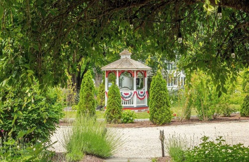 Stonington Apartamento | New England Hospitality at the Carriage House Mystic Vacation Rentals LLC