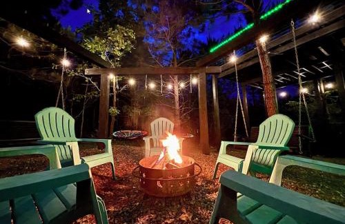 Broken Bow Casa | NEW Entertainer Cabin with Spa Games & Playground
