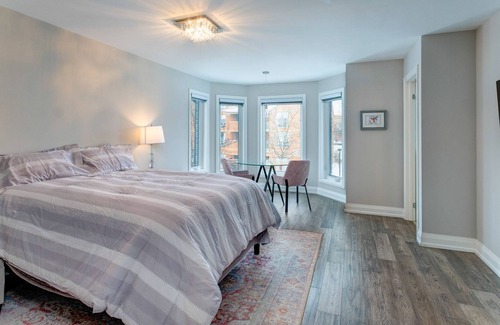 Markham Casa | New Executive Home in Historic Markham