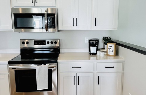 Fargo Casa | NEW family- friendly 3 bedrm home in West Fargo with space to gather and relax.
