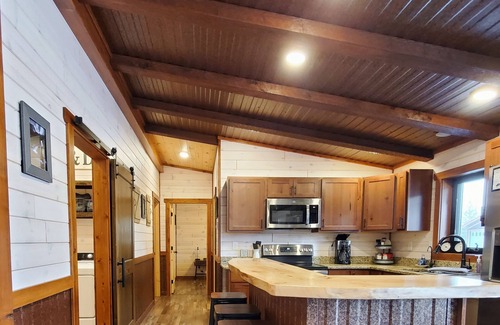 Seeley Lake Casa | New Farmhouse Chic Cabin - Minutes from Lakes, Rivers, & Recreation - Sleeps 6