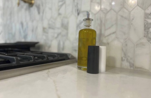 Montgomery Casa | New Farmhouse-Hot Tub, King Beds, Game Room & View