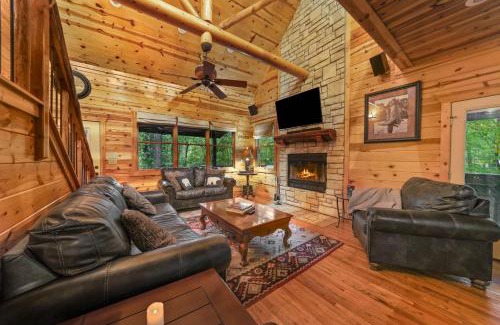 Broken Bow Casa | NEW Forest Sanctuary with Hot Tub Firepit & Creek