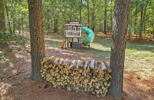 Broken Bow Casa | NEW Forest Sanctuary with Hot Tub Firepit & Creek