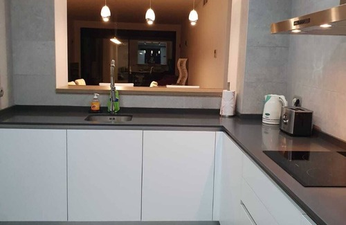 San Roque Apartamento | Nueva línea de playa / golf con vistas a Gibraltar y África.