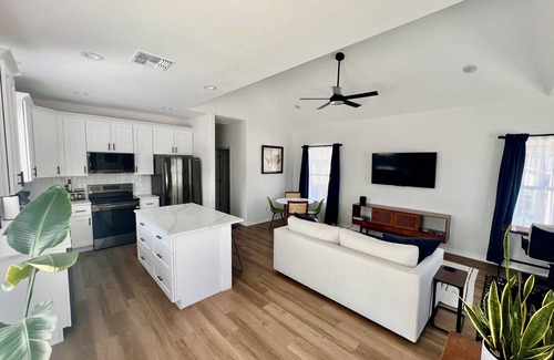 Lockhart Casa | New Getaway with Private Patio Near Downtown Lockhart