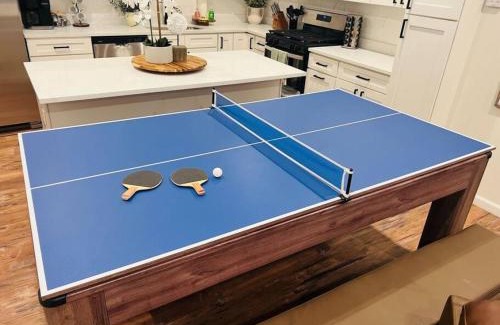 South Oakland Casa | NEW Gorgeous 4bd near universities Hot tub Games