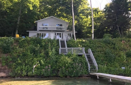 Glen Arbor Casa | ¡Nuevo! Alquiler de 3 dormitorios frente al mar magnífico en Glen Lake