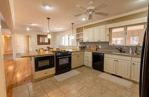 Eden Isle Casa | NEW Greers Ferry Lakefront home in Eden Isle!