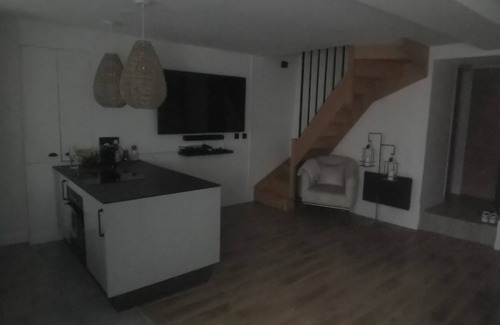 Villeneuve-sous-Dammartin Casa | New house with chic, bohemian rooms