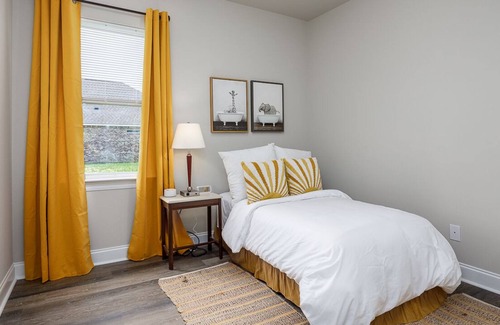 Independence Otro | NEW Hammond 4 Bedroom with a King Bed