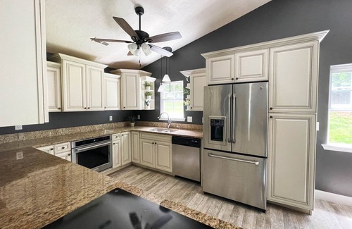 Greer Casa | NEW - Heated Pool - Hot Tub - Game Room - Sauna - 20 Mins to GVL