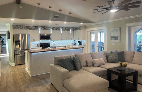 Whitfield Casa | NEW Heated Pool, Pickleball/Basketball, Sauna, Fire Pit, Outdoor Kitchen