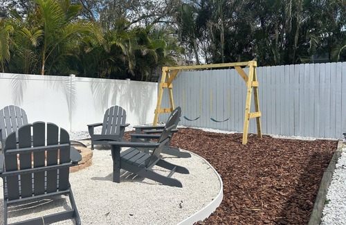 Whitfield Casa | NEW Heated Pool, Pickleball/Basketball, Sauna, Fire Pit, Outdoor Kitchen