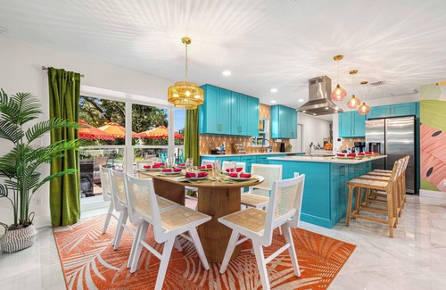 Town N County Park Casa | NEW~HeatedPool~Pickleball~FirePit~HotTub~GameRoom~MovieTheater~Playset~10 beds