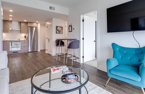 Kelowna Central Business District Apartamento | New High-rise Condo | DT Kelowna | Beautiful Views