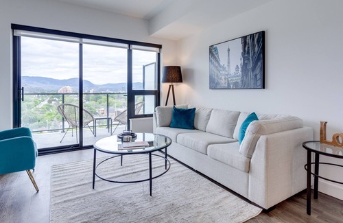 Kelowna Central Business District Apartamento | New High-rise Condo | DT Kelowna | Beautiful Views