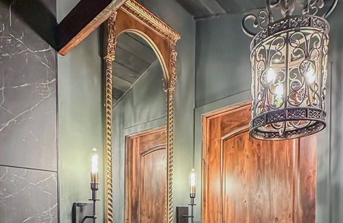 Bountiful Casa | NEW Historic Carriage House w/ Hot Tub, quiet chalet near downtown SLC