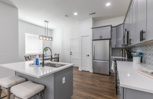 Enchanted Oaks Casa | New home in Cedar Creek Cove